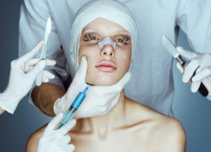 Chirurgia plastica: le foto shock della bellezza a tutti i costi